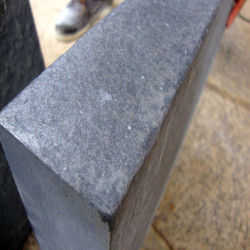 6 cm starke Kalkstein-Podestplatte Blancka Flava weiß 150 x 100 cm