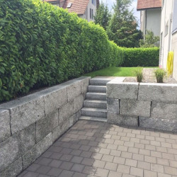 30 x 30 cm Granit-Mauersteine Griys hellgrau, mit 2 gesägten Flächen