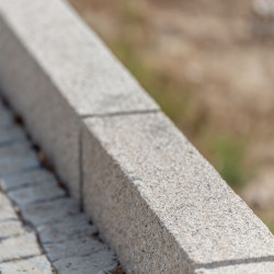Granit Mauersteine Griys Hellgrau 10 cm hoch