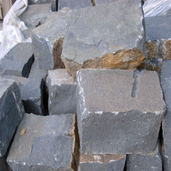 Basalt Wasserbausteine Schwarz 15 - 35 cm hoch
