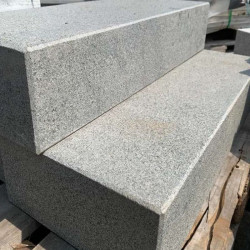 20 x 40 cm Granit-Blockstufen Griys hellgrau