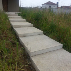 15 cm starke Granit-Podestplatte Tiago hellgelb Formt 250 x 200 cm