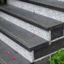 8 x 40 cm Granit-Trittstufen Pedro Black schwarz 300 cm lang