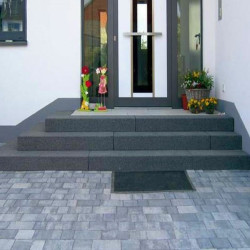 20 cm starke Granit-Podestplatte Pedro Black schwarz 150 x 150 cm