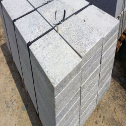 3 cm starke Granit-Mauerabdeckplatten Alvaro anthrazit 31 cm breit