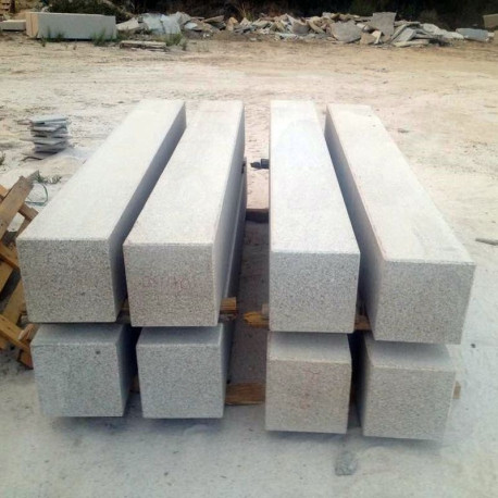 25 x 25 cm Granitpfosten Tiago gelb