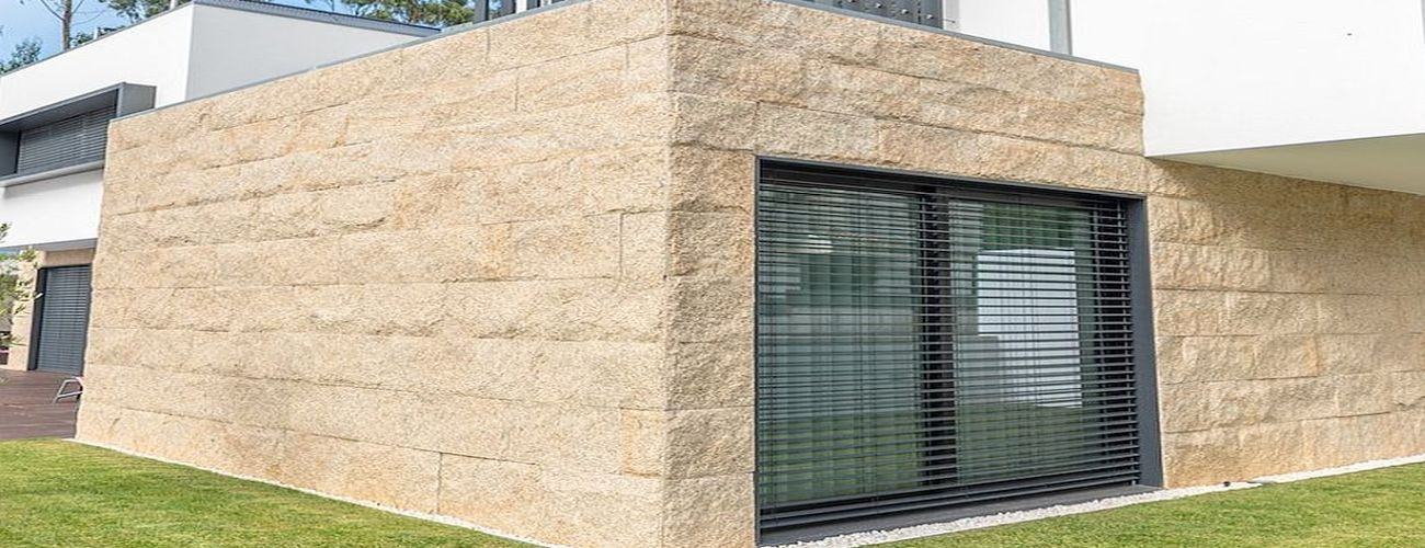 Ges&auml;gte Mauersteine