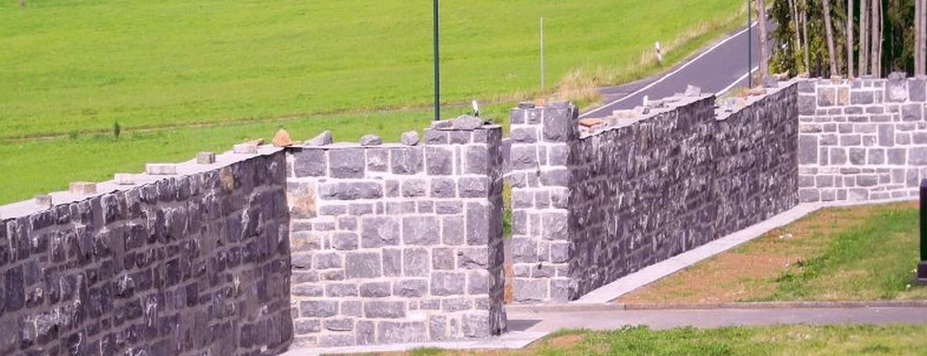 Kleinmauersteine gespalten