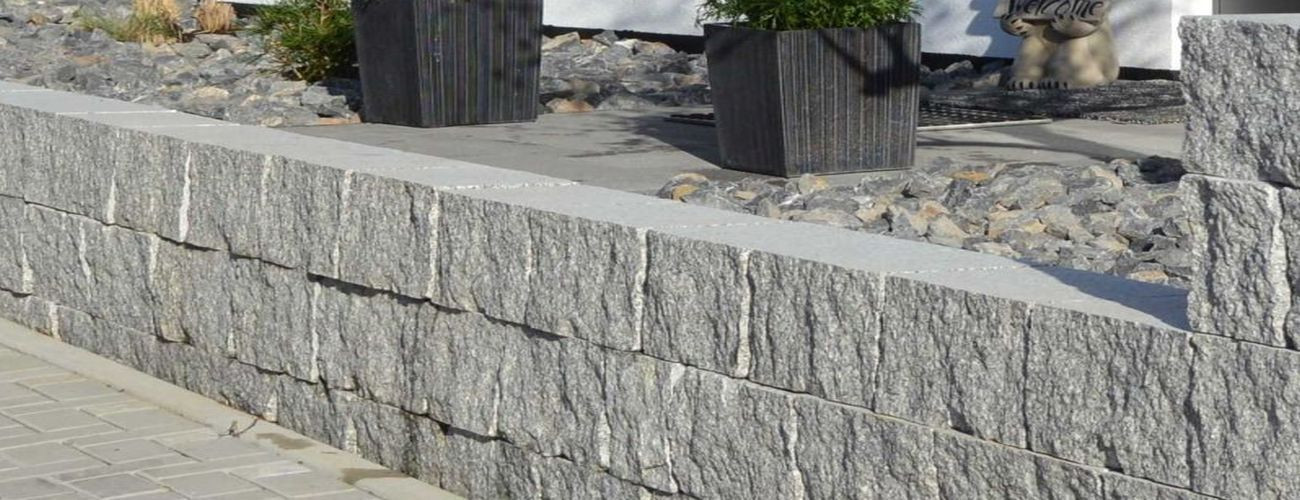 Ges&auml;gte Mauersteine