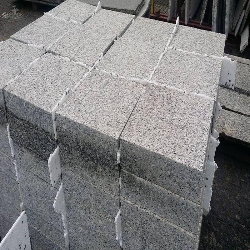 6 cm starke Granit-Pflasterplatten Griys hellgrau