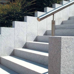 15 x 35 cm Granit Blockstufen Griys hellgrau