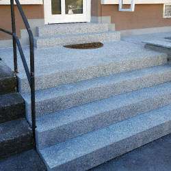 15 x 40 cm Granit Blockstufen Griys hellgrau