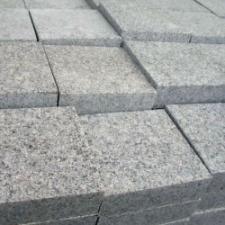 5 cm Granitpflaster Elena weißgrau, gesägt