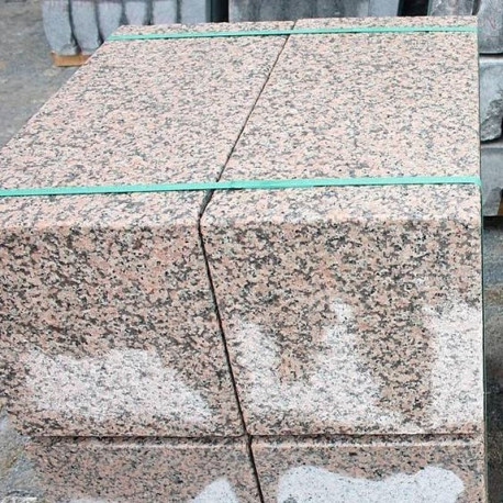 Granit Sitzblöcke Laahs rot 50 x 50 cm 200 cm lang
